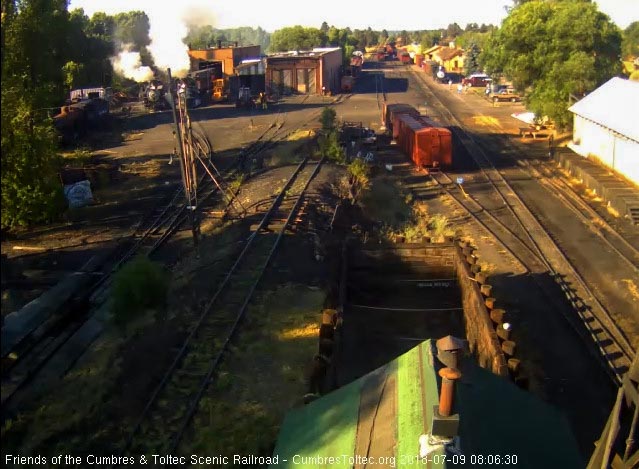 2018-07-09 The 489 is coming out of the west stall with the coaches that had the problems yesterday.jpg