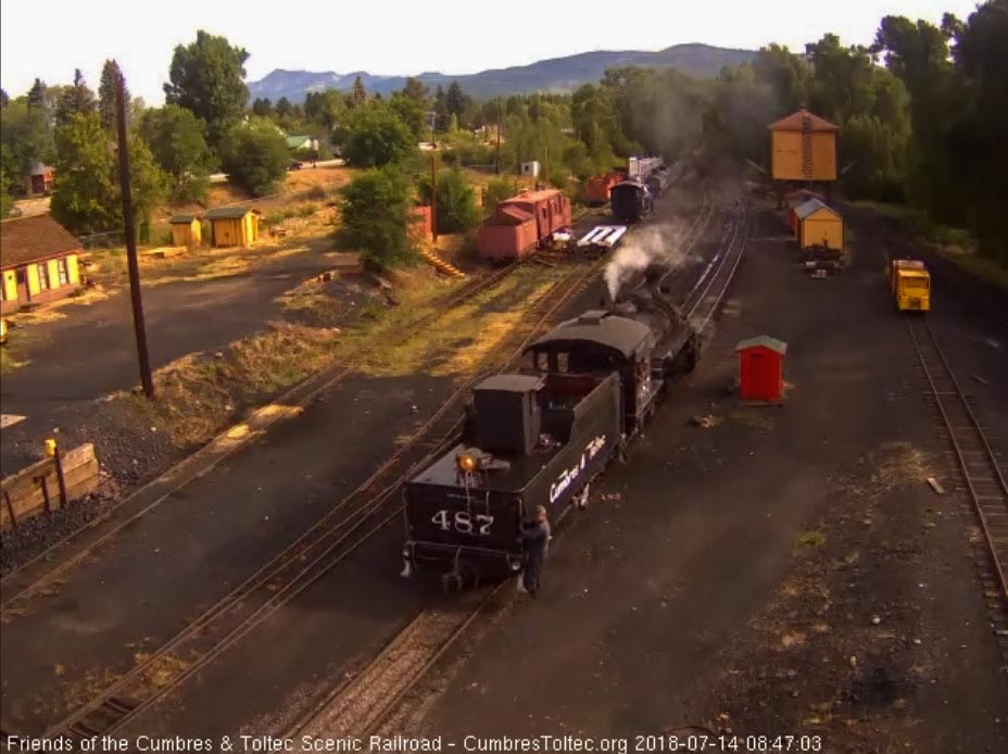 2018-07-14 The chores at the tank done, the hostlers bring the 487 back to the coal dock lead.jpg