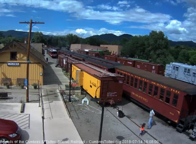 2018-07-14 The train is stopped and we see one of its little fans looking once she got off.jpg