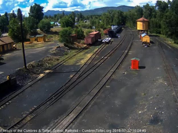 2018-07-16 The 484 comes into Chama with a 7 car train 215.jpg