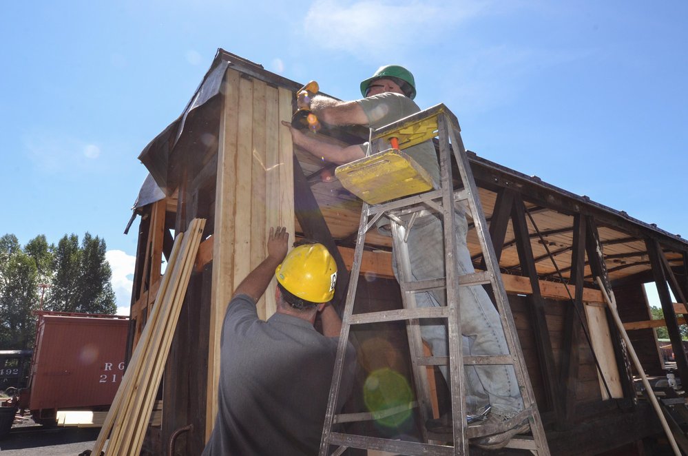 2018-07-25 The side sheathing is now being installed on box car 3476.jpg