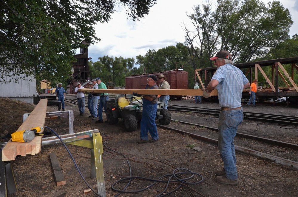 2018-07-25 It takes quite a crew to move one of the big ceil beams.jpg