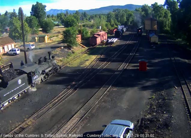 2018-07-26 The loader starts dumping coal into the 463's bunker as the 488 is at the tank.jpg