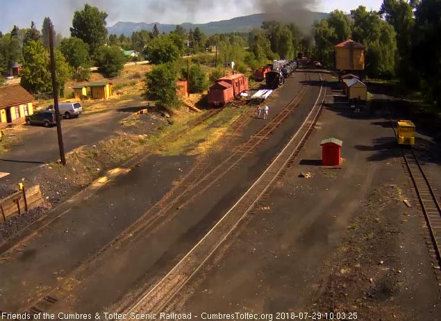 2018-07-29 The last cars round the curve north of the yard.jpg