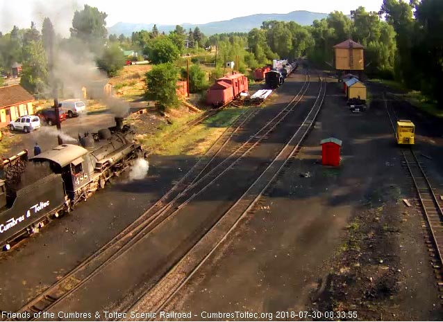 2018-07-30 The loader adds a bucket full of coal to the bunker of 488.jpg