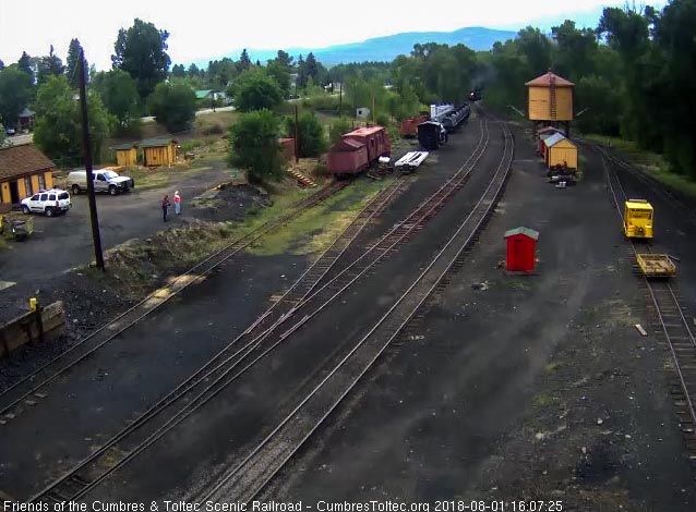 2018-08-01 The 484 comes into Chama with an 8 car train 215.jpg