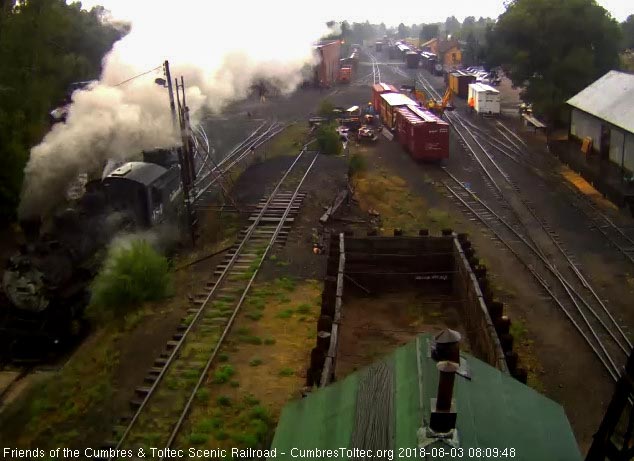 2018-08-03 The 484 moves over the pit for its cleaning.jpg