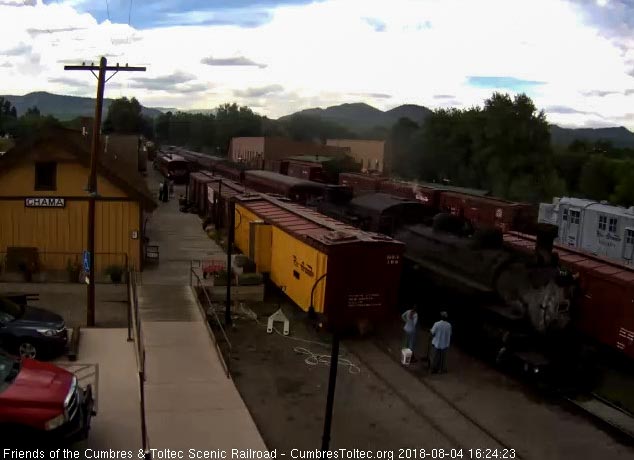 2018-08-04 The 484 passes both cleaners as they wait to board.jpg