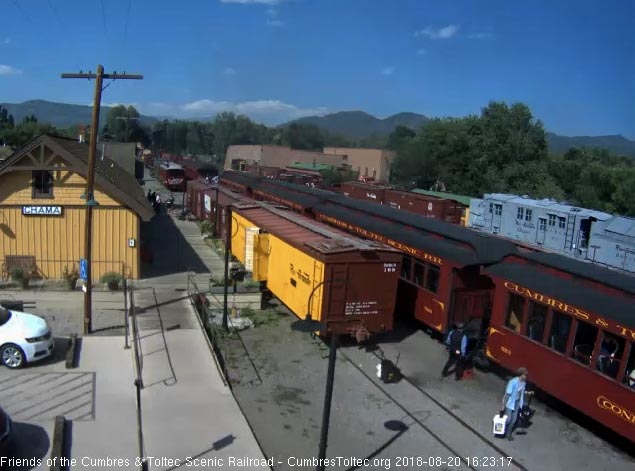 2018-08-20 With the train stopped, the conductor places the step box for the first coach.jpg