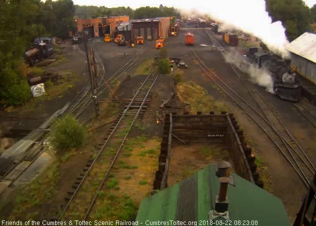 2018-08-22 The 487 pulls by the woodshop as it heads for coal.jpg
