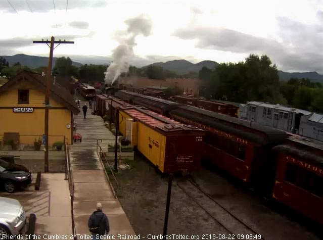2018-08-22 With the overcast day, we can see the train from the depot.jpg