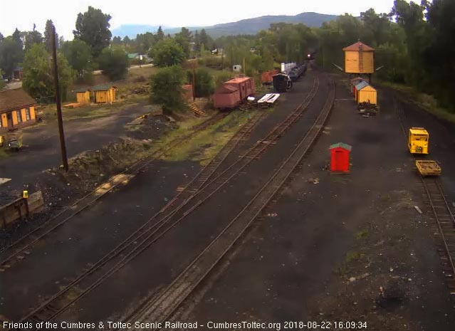 2018-08-22 The 489 comes into Chama with a 7 car train 215.jpg