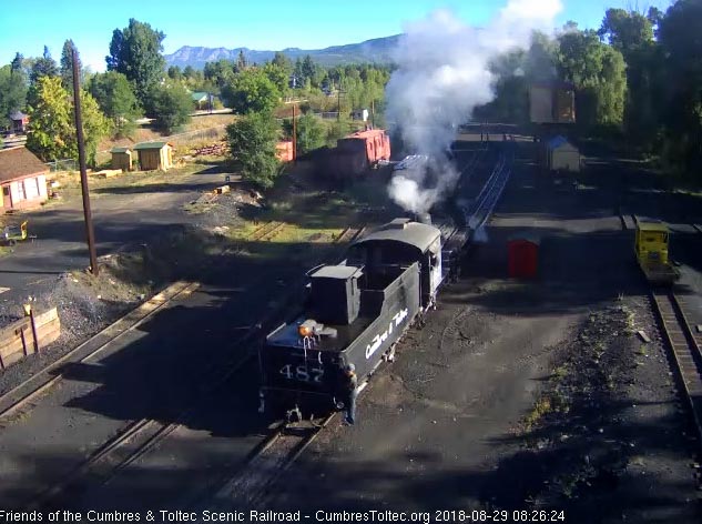 8-08-29 The hostlers bring the 487 back toward the coal dock lead.jpg