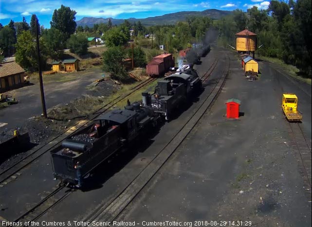 8-08-29 The 489 shoves the 315 past the coal dock.jpg