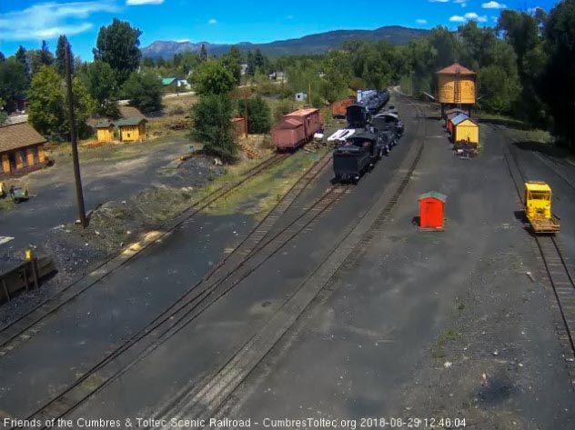 8-08-29 The 489 is pulling the 315 into north yard.jpg