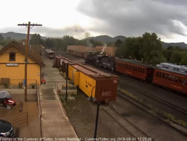 2018-08-31 The 489 is now shoving the consist back to the south lead to the house.jpg