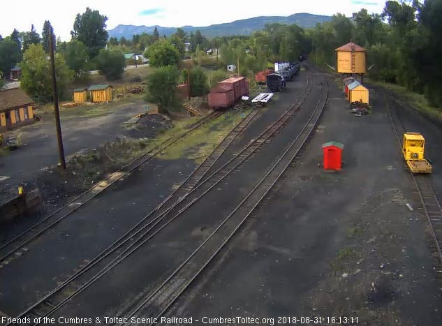 2018-08-31 We see 488 coming around the curve as it enters Chama yard.jpg