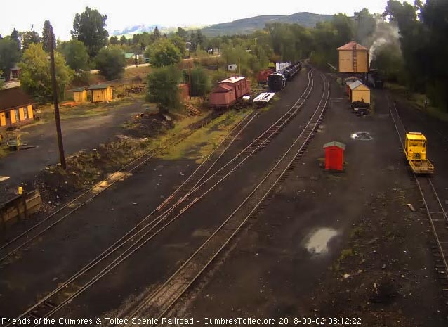 2018-09-02 The 487 is now at the tank taking on water and washing the coal.jpg