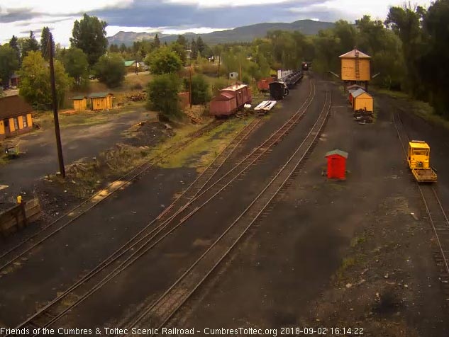 2018-09-02 The 489 comes into Chama with a 9 car train 215.jpg