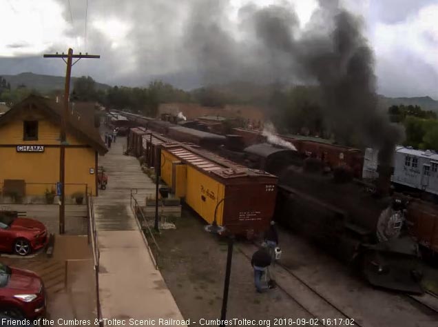 2018-09-02 The 489 is slowing for the stop as the cleaning crew gets ready.jpg