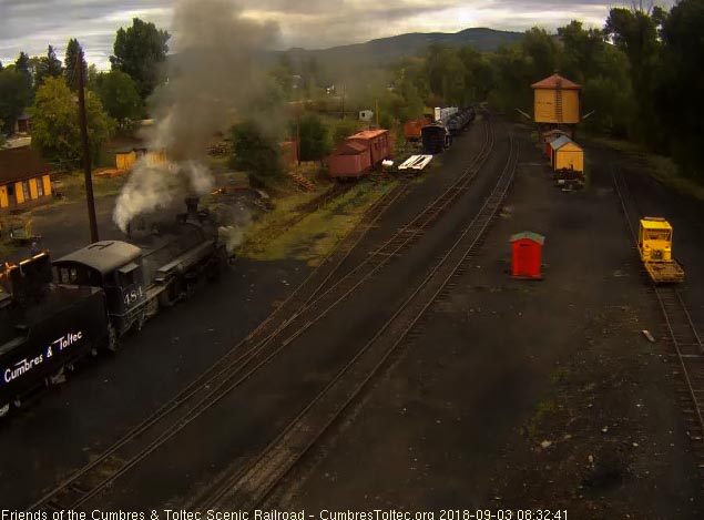 2018-09-03 The hostlers load coal into the bunker of 484.jpg