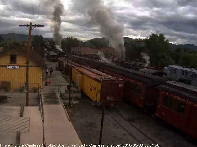 2018-09-03 The 488 is shoving its consist back into south yard.jpg