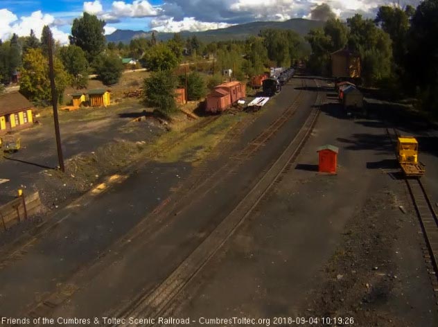 2018-09-04 The last cars are rounding the curve as the freight heads east.jpg