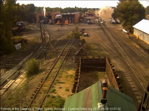 2018-09-06 The 484 is getting its 7 car train underway.jpg