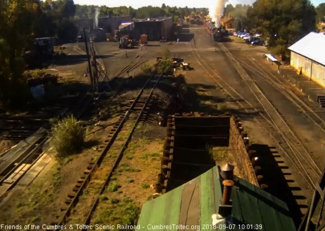 2018-09-07 The 488 puts out a nice plume of steam as it gets the 7 car train underway.jpg