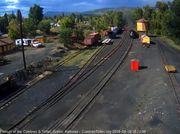 2018-09-10 Up to the tank, 484 moves its train into Chama.jpg