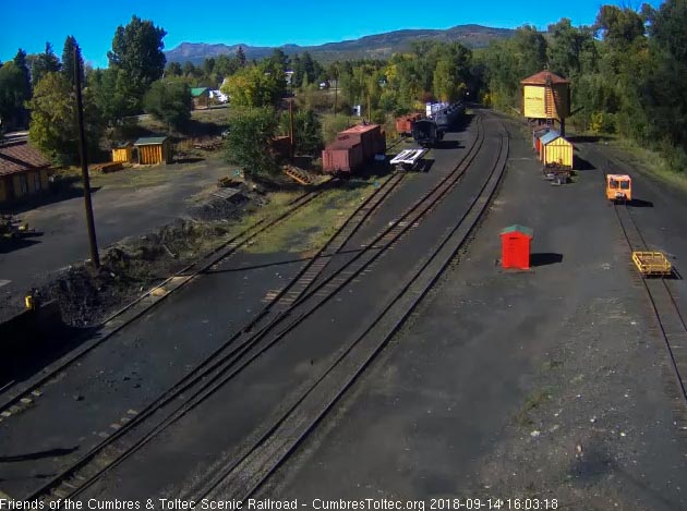 2018-09-14 The 489 comes into Chama with a 7 car train 215.jpg
