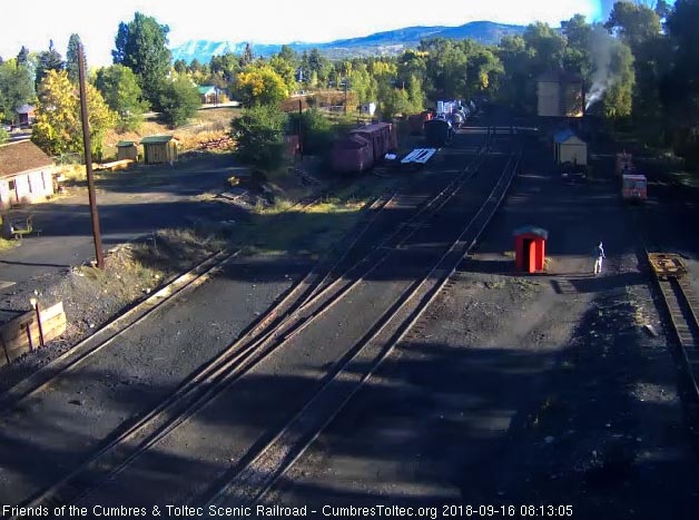 2018-09-16 They have moved down to the tank to fill the cistern and wash coal.jpg