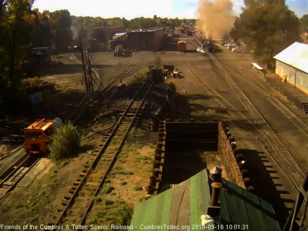 2018-09-16 The 487 gets the 8 car train underway.jpg