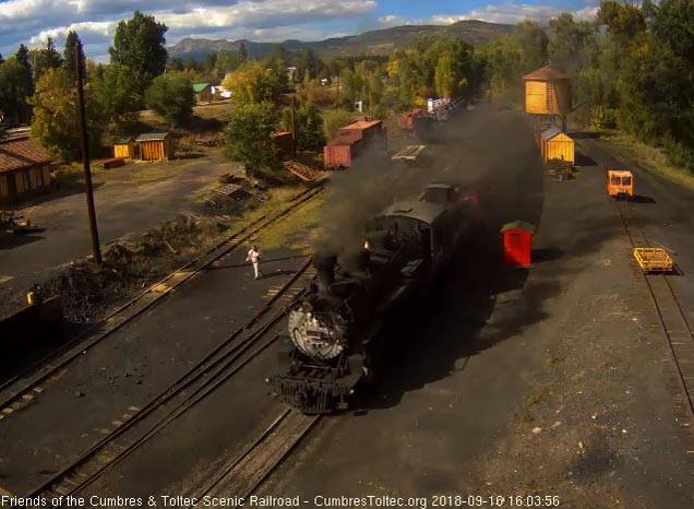 2018-09-16 The smoke hangs low over the train as it approaches the tipple.jpg