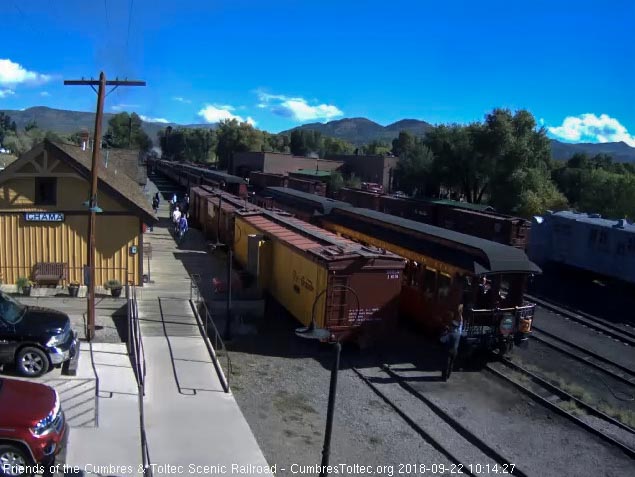 2018-09-22 The train is so long that not only has the conductor raised his arm but is also using his radio to alert the locomotives.jpg