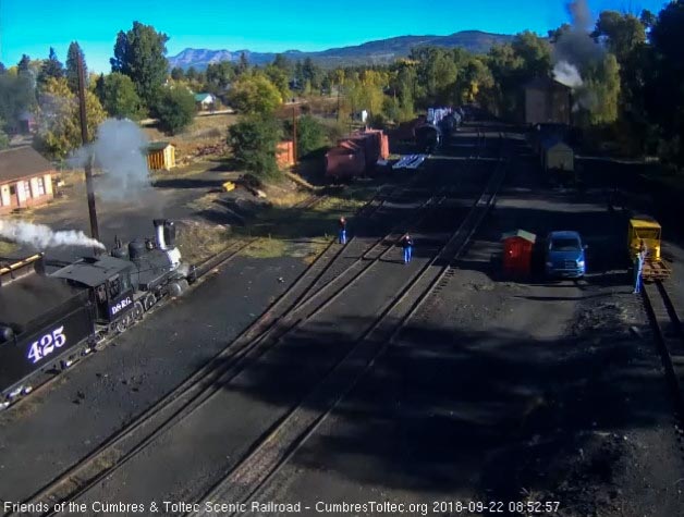 2018-09-22 The 315-425 is taking on coal as the 463 gets water.jpg