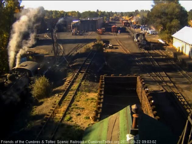 2018-09-22 The 315-425 has backed onto its train as 463 heads to the coal dock and 484 is at the pit.jpg