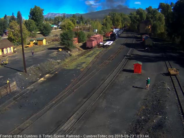 2018-09-23 The last cars are rounding the curve as the train heads east.jpg