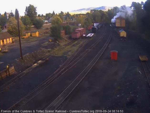 2018-09-24 The 487 moves away from the tank as it heads to the coal dock.jpg