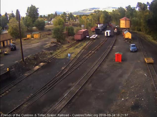 2018-09-24 The Goose 5 has stopped to allow 215 to pass before it leaves.jpg