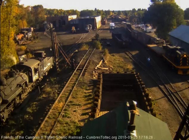 2018-09-25 With the passenger consist back and beded down, 15 comes out with the consist of the 315 freight from yesterday.jpg