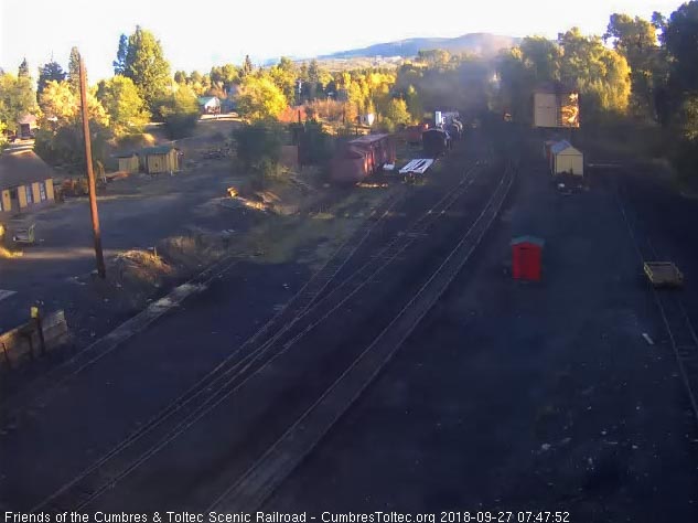 2018-09-27 The smoke from the 463 hangs low in the cold air as the train leaves the yard.jpg