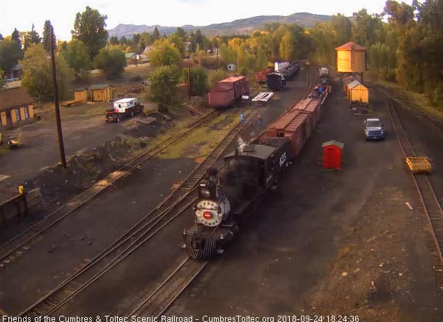 2018-09-24 As the 315 nears the tipple, the red 425 number plate on the firebox door is evident.jpg