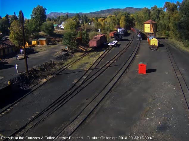 2018-09-27 The 489 comes past the tank as the parlor enters the yard.jpg