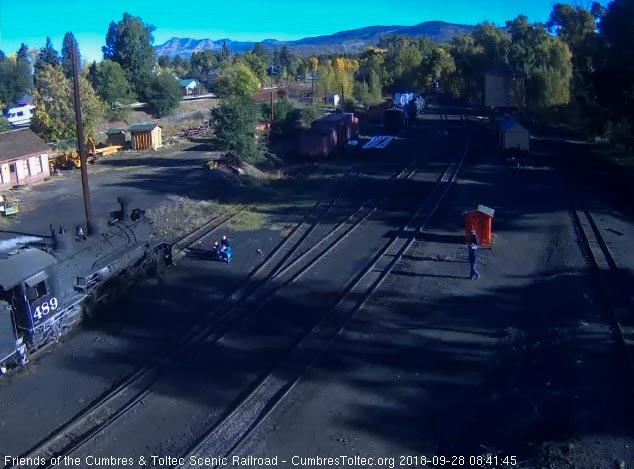 2018-09-28 you can just make out the white of Goose 5 as it round the curve and 489 is moving up to the coal dock.jpg