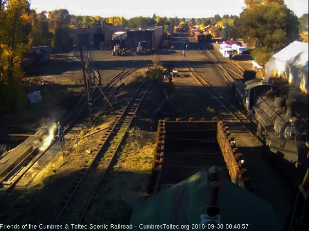 2018-09-30 The RGS Goose 5 is underway as the 487 backs toward its train.jpg