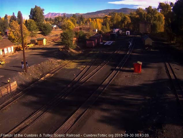 2018-09-30 The RGS Goose 5 is stopped as the pilot opens the north yard lead switch.jpg