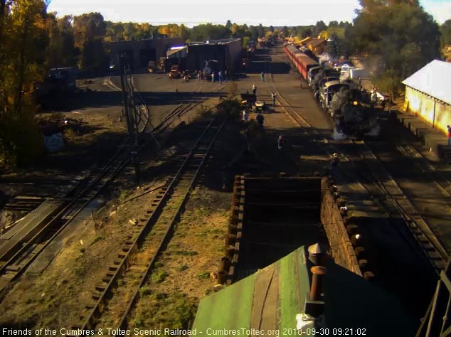 2018-09-30 The 484 has now coupled onto today's 11 car train 216.jpg