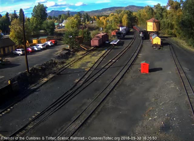 2018-09-27 The 489 comes into Chama with a 9 car train 215.jpg