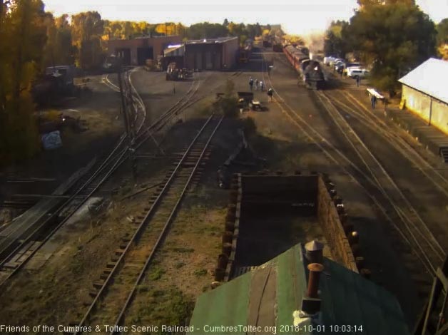 2018-10-01 The 489 gets its 8 car train underway.jpg